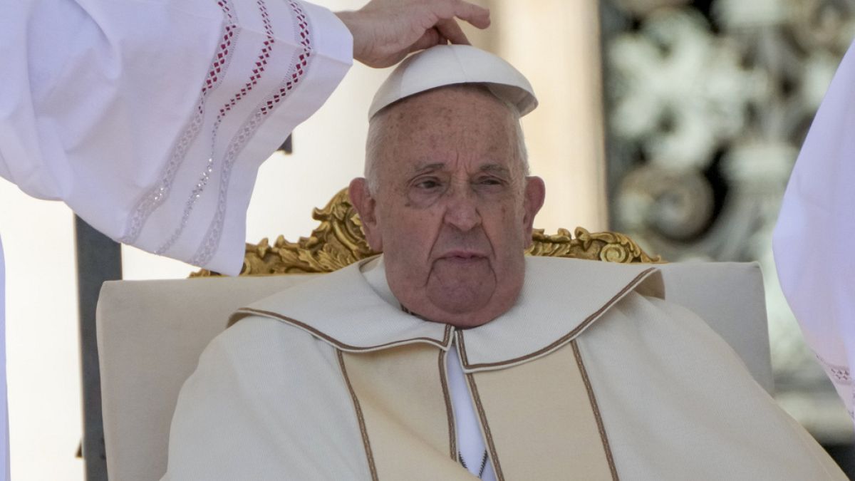 Papa Francis, ilahiyat fakültelerinde "fagizm iklimi var" dediği için özür diledi