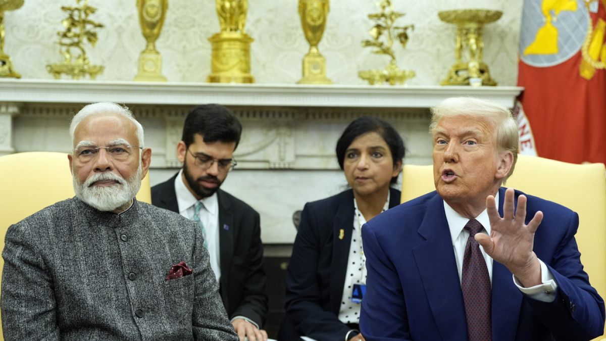 Trump, Hindistan'ın Rusya'dan petrol alımını keseceğini duyurdu