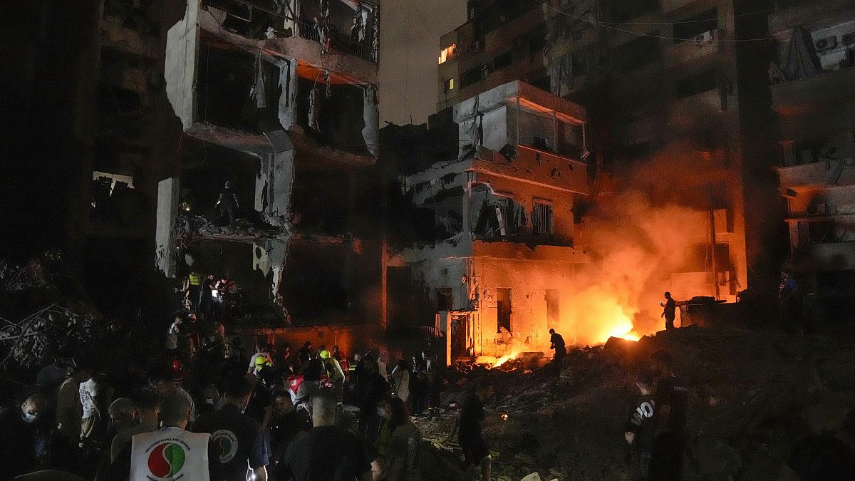 İsrail'in Beyrut'un merkezine düzenlediği hava saldırısında en az 22 kişi öldü