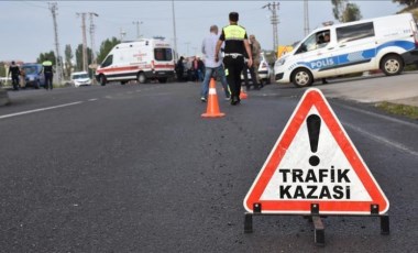 Düzce'de 6 aracın karıştığı zincirleme kazada 3 kişi yaralandı.
