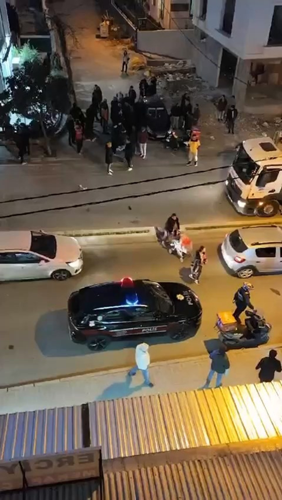 İşyerine bir pala ve silahla bastırdılar: Tüccarlar tarafından kaçarken dövüldüler - 3
