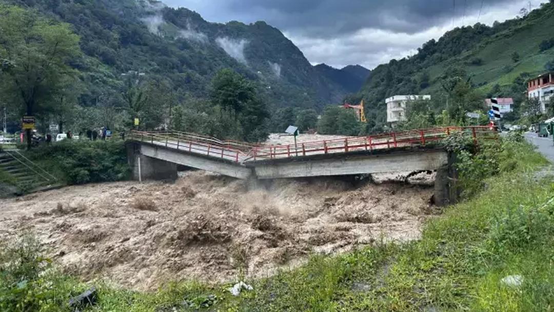 Rize Nightmare Lives! Köprü ve Yol çöktü, Ayder Plateau Yolu ulaşım için kapatıldı ... Meteoroloji 3'ten Kritik Uyarı 3