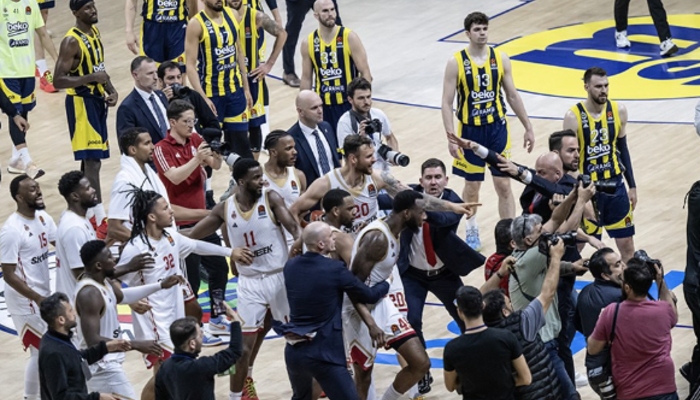 EuroLeague'de olaylı gece!  F.Bahçe Beko-Monaco maçı sonrası kaos yaşandı, basketbola polis müdahale etti