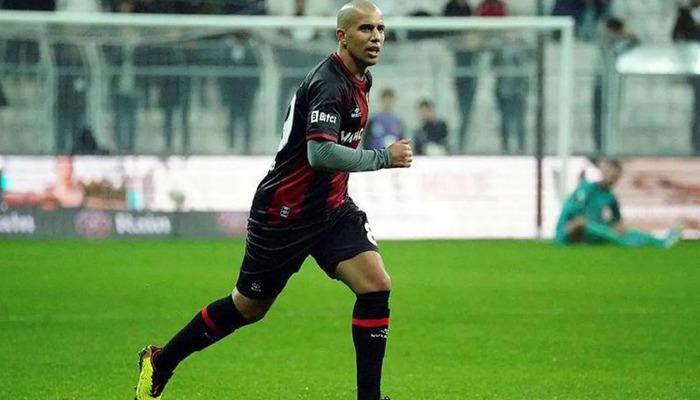 Fatih Karagümrük'e büyük şok!  PFDK, Sofiane Feghouli'ye 5 maç ceza verdi.