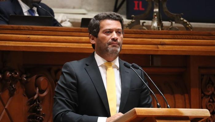 O ülkede ırkçı söylem uyandırdı: Türklere hakaret etti!