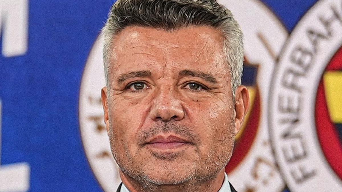 Fenerbahçe, 5 futbolcuya aynı anda imza attırdı