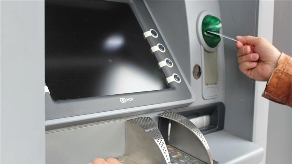 ATM'de kartı takılı kalan şahıs, güvenlik görevlisini bıçakladı