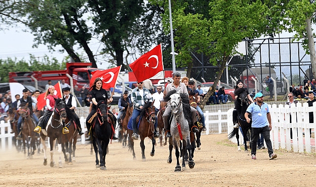 Belediye Başkanı Aydın halkı at sırtında selamladı - GÜNDEM