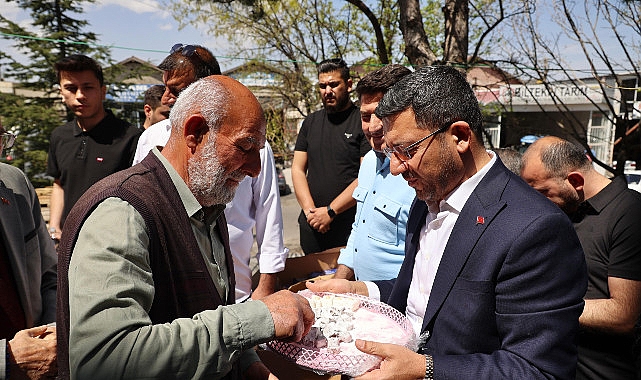 Cuma namazını Lale Sanayi Sitesi'ndeki Lale Camisi'nde kılan Belediye Başkanı Rasim Arı, sanayicilerle buluştu - GÜNDEM