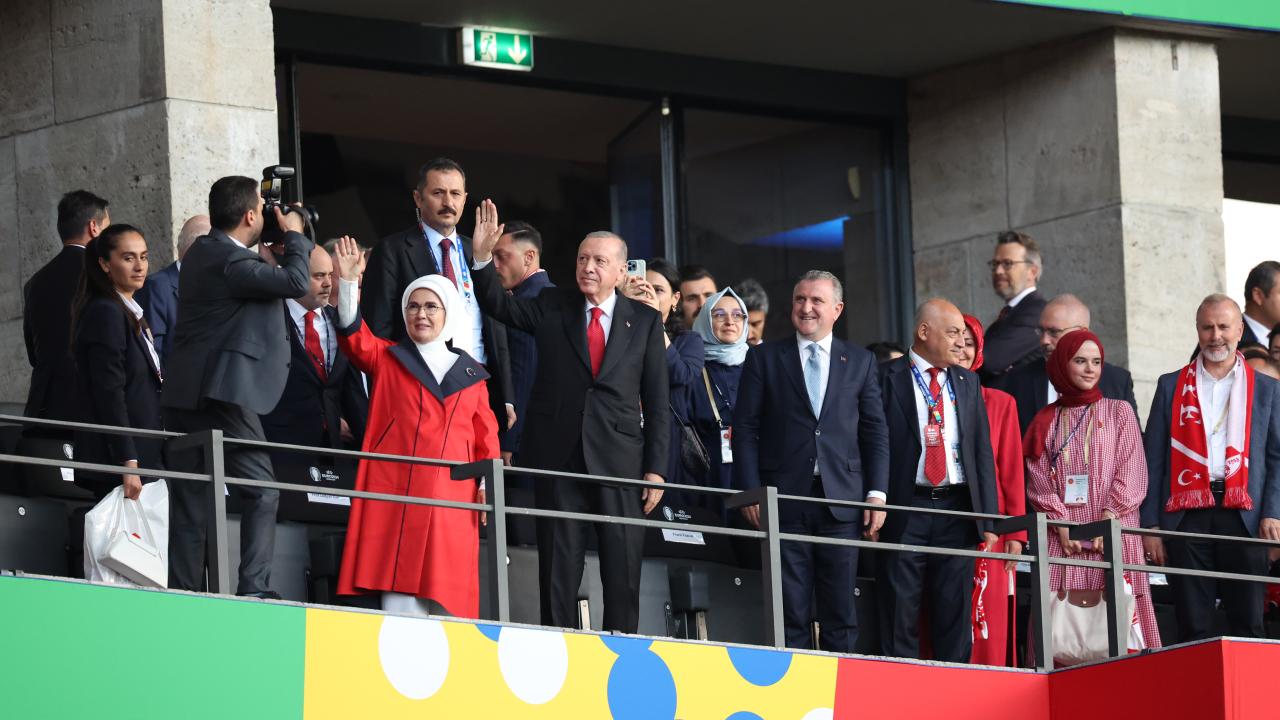 Cumhurbaşkanı Erdoğan, Türkiye-Hollanda maçında milli takımı yalnız bırakmadı