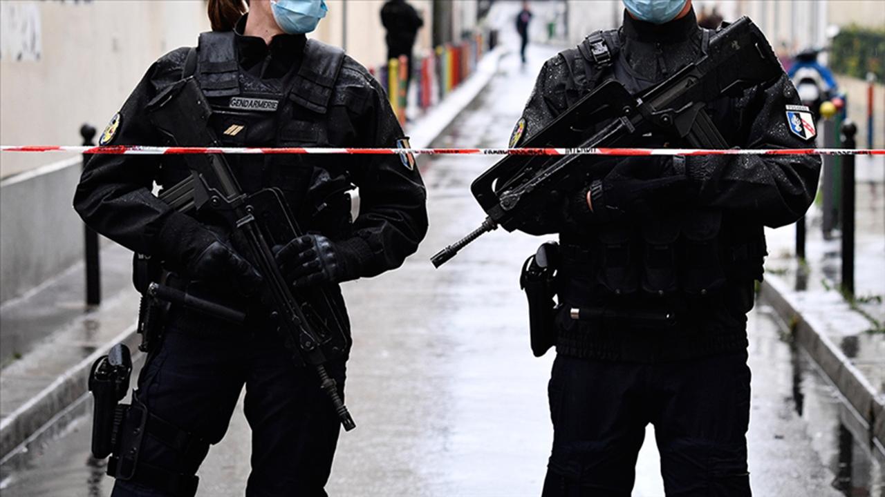 Paris’te müzeden 700 bin dolarlık altın çalındı