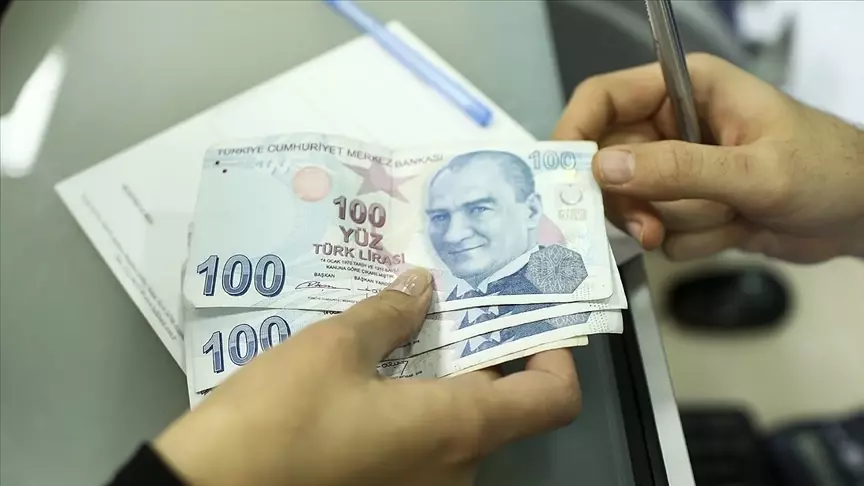 EYT fırsatını kıl payı mağdur olan binlerce çalışan için yepyeni haber geldi. Gündemdeki kademeli emeklilik yol haritası nihayet netleşti
