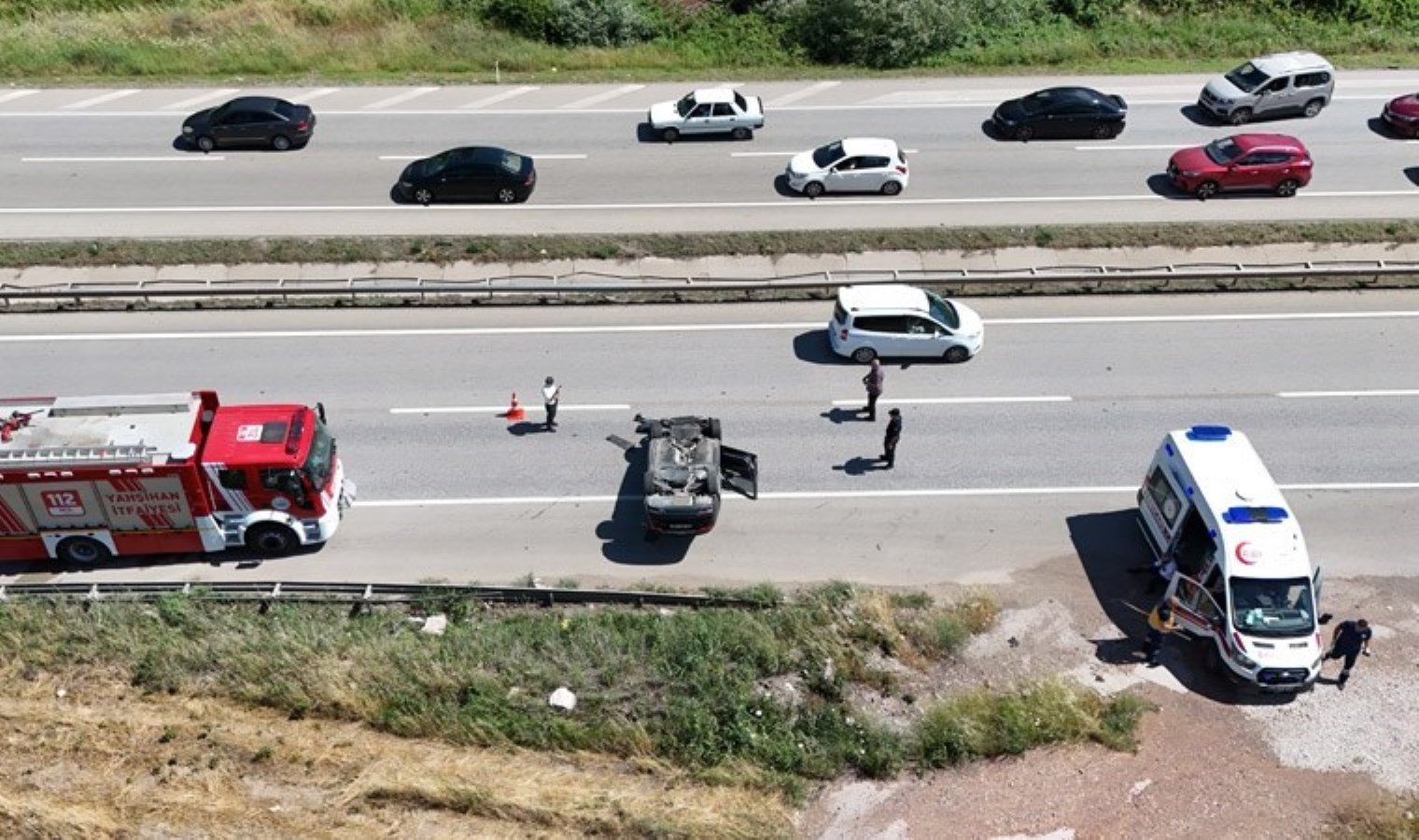 Ticari araçla çarpışan otomobil 175 metre sürüklendi: 4 yaralı - Son Dakika Türkiye Haberleri