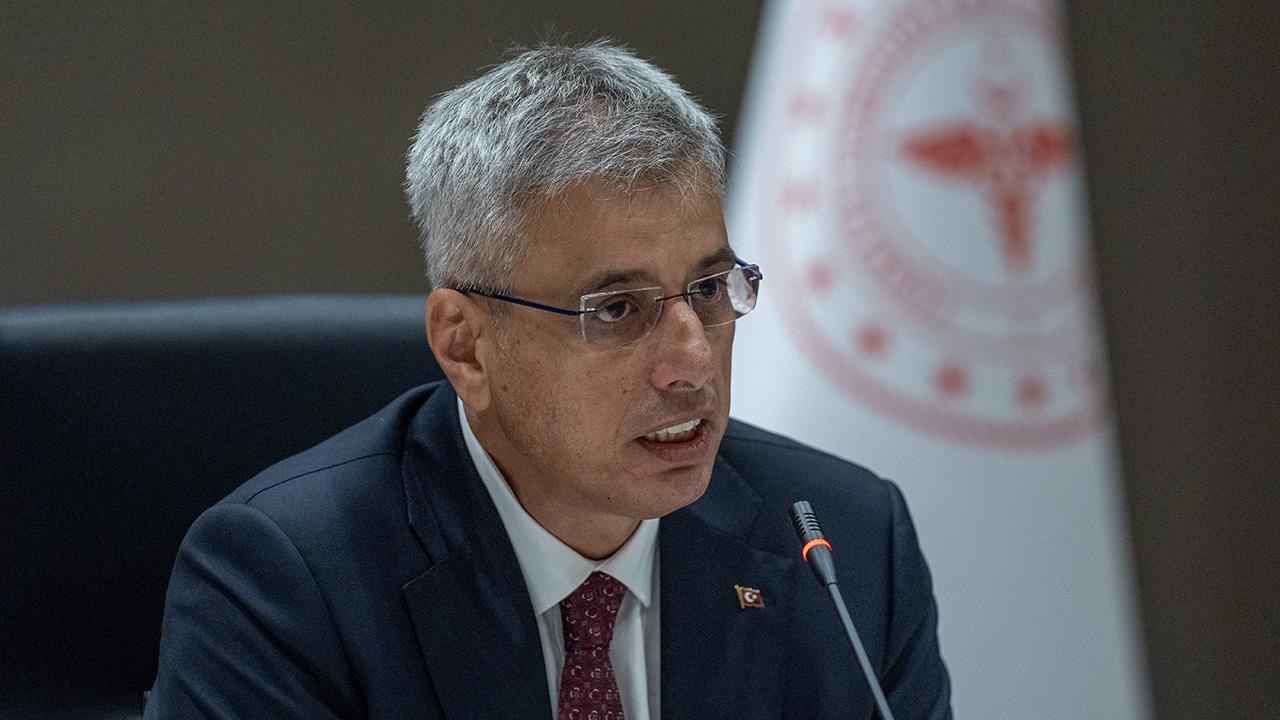 “Maymun çiçeği virüsüne ilişkin herhangi bir alarm durumu söz konusu değil, milletimizin sakin olması gerekiyor”