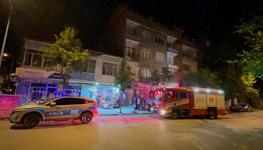 Elazığ'da dört katlı apartmanda yangın - Son Dakika Türkiye Haberleri