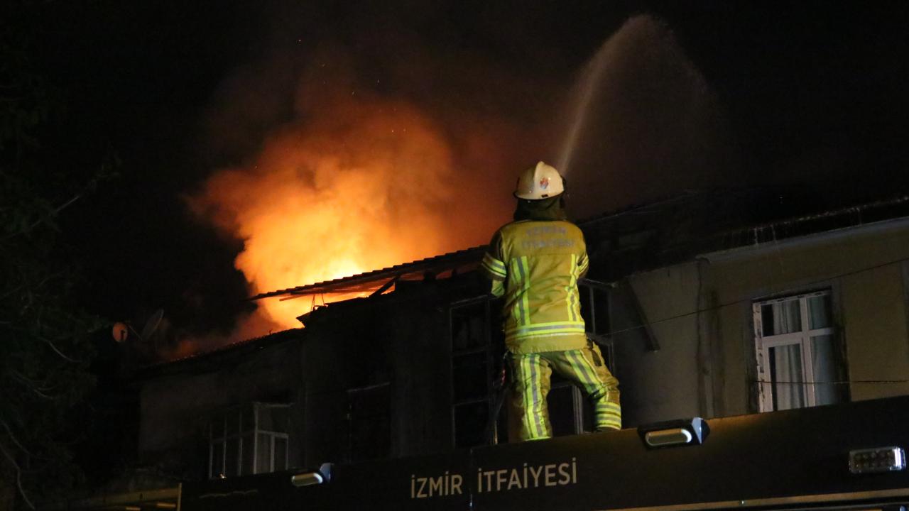 İzmir'de tekstil atölyesinde yangın - Son Dakika Haberi