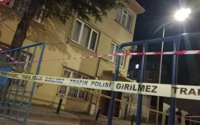 Temel kazısı yapılan sokakta, 3 katlı bina tahliye edildi